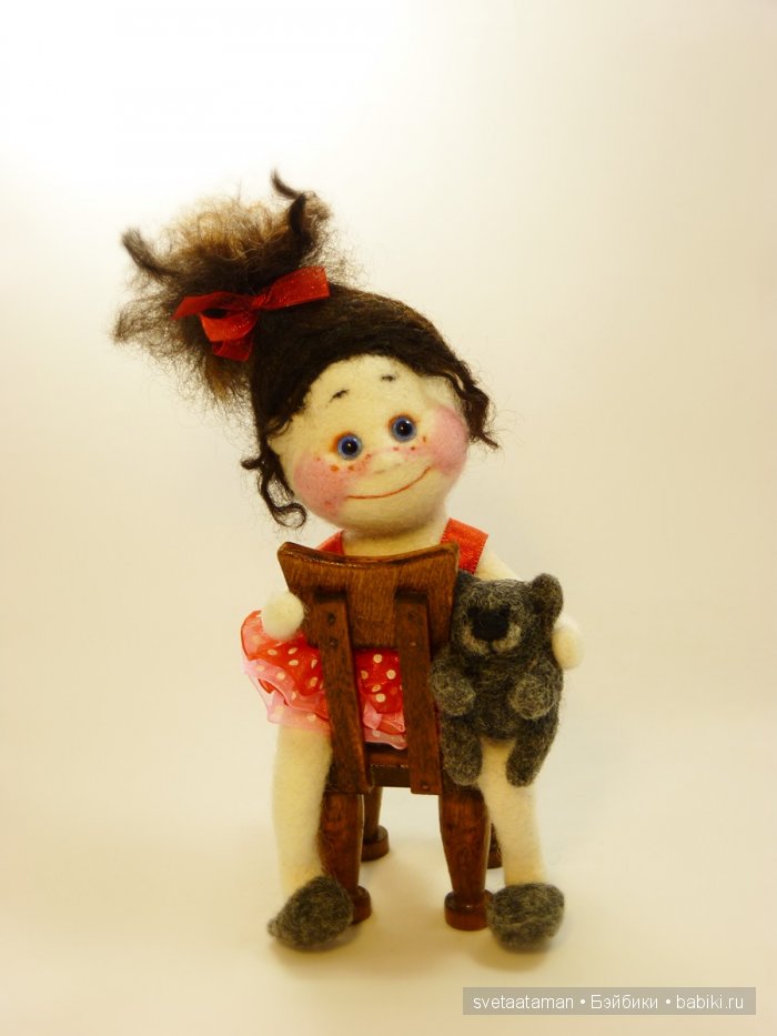 Голубоглазый ангелочек - валяние куклы из шерсти (фото 6)
