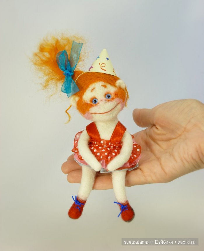 Рыженькая клоунесса, валяние куклы из шерсти (фото 2)