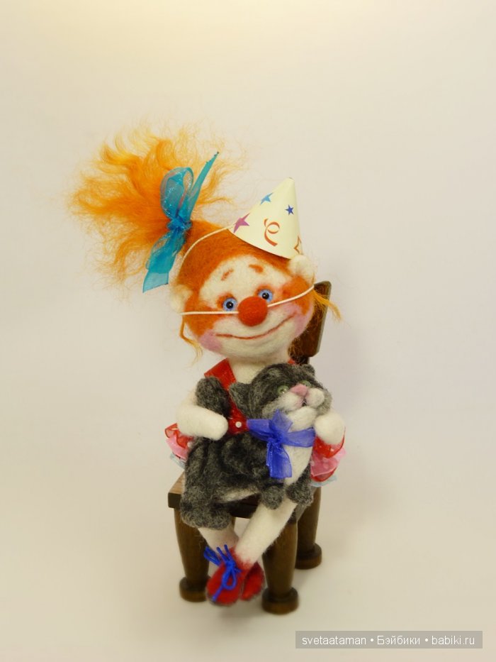 Рыженькая клоунесса, валяние куклы из шерсти (фото 3)
