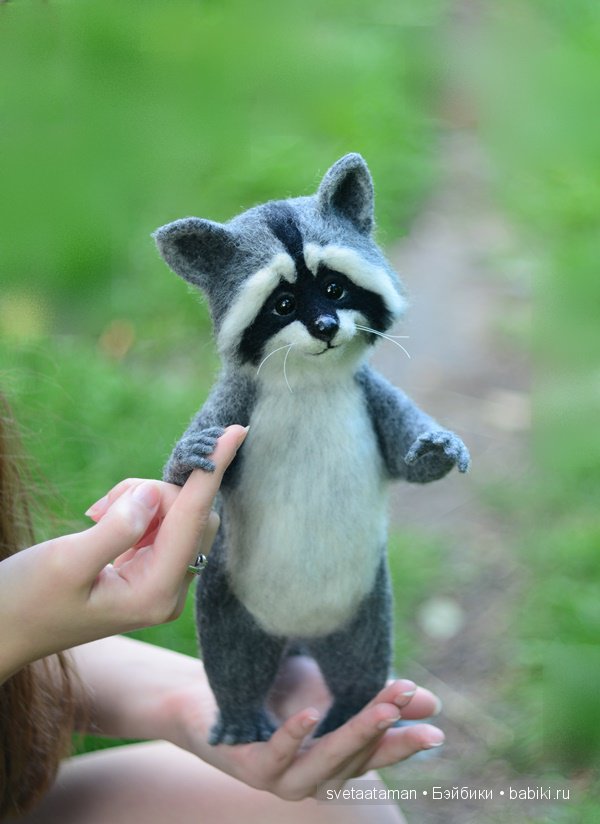 А мы енотика поймали. Игрушка валянием из шерсти (фото 9)