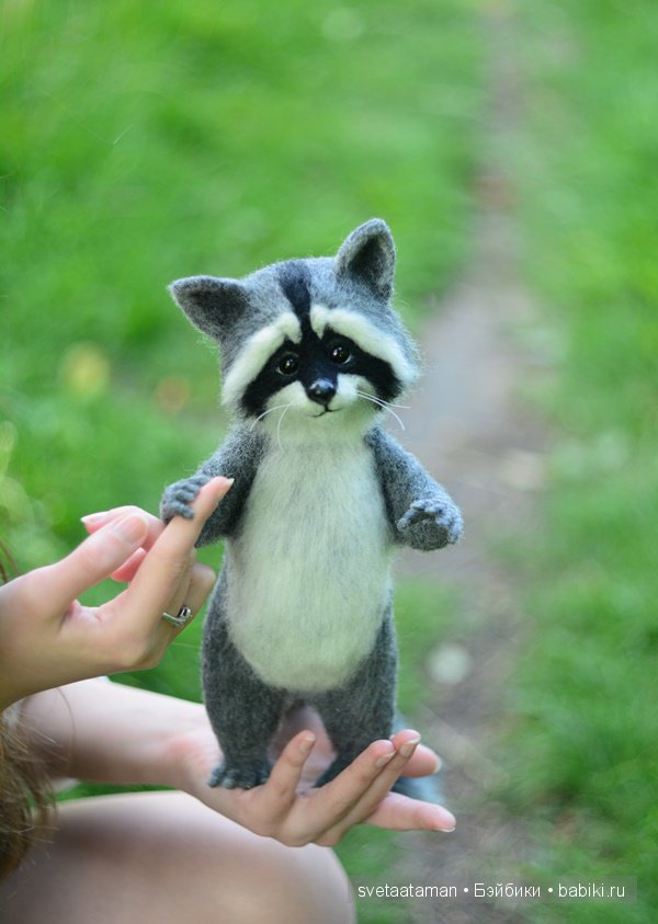 А мы енотика поймали. Игрушка валянием из шерсти (фото 8)