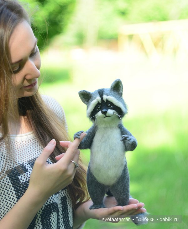 А мы енотика поймали. Игрушка валянием из шерсти (фото 6)