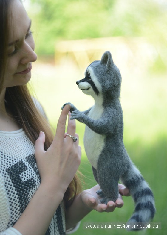 А мы енотика поймали. Игрушка валянием из шерсти