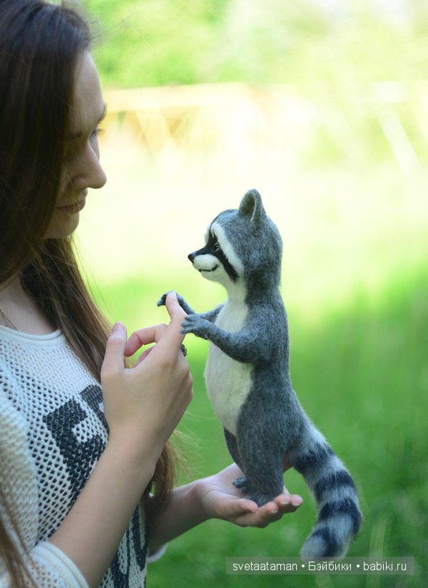 А мы енотика поймали. Игрушка валянием из шерсти (фото 5)