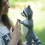 А мы енотика поймали. Игрушка валянием из шерсти