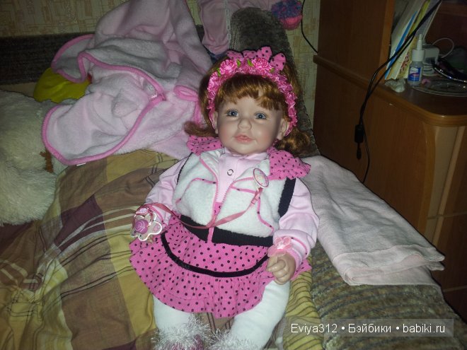 Эвия так любит переодеваться.