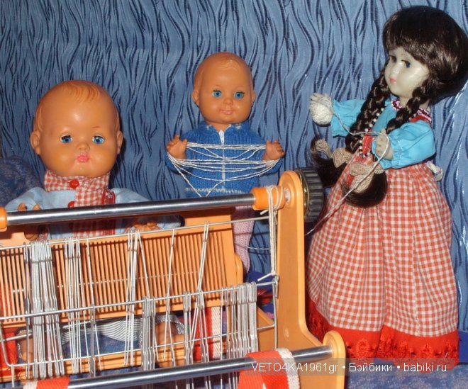 за ткацким станком