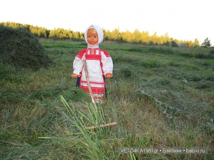 Июль сенокосом славен. Куклы в русских народных костюмах