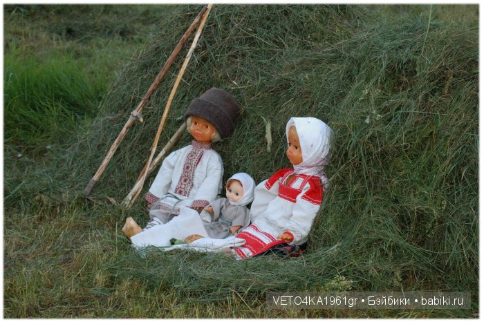 Июль сенокосом славен. Куклы в русских народных костюмах