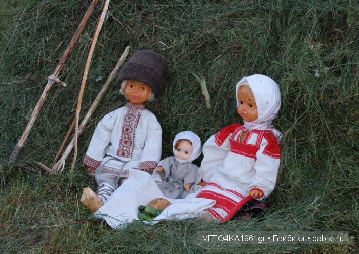 Июль сенокосом славен. Куклы в русских народных костюмах