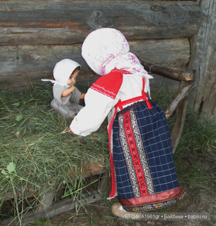 Июль сенокосом славен. Куклы в русских народных костюмах
