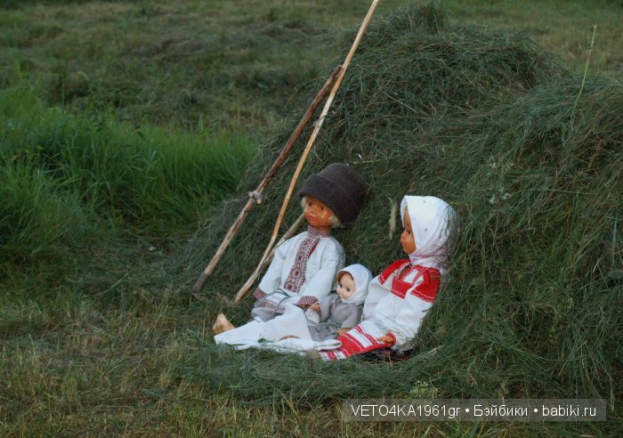 Июль сенокосом славен. Куклы в русских народных костюмах