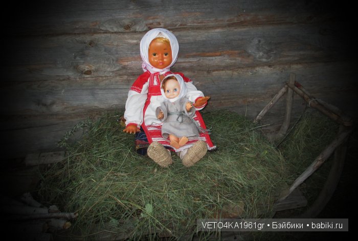 Июль сенокосом славен. Куклы в русских народных костюмах