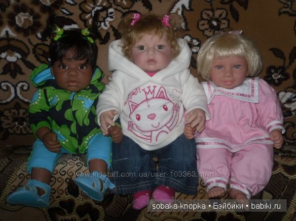 И в окружении сестричек