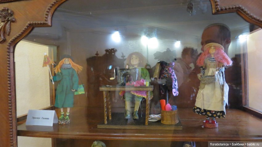 Кто в детстве в куклы не играл