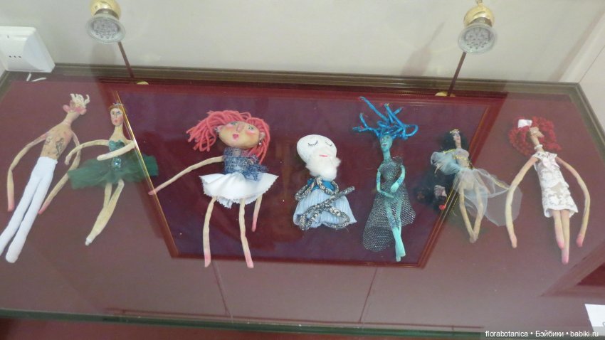 Кто в детстве в куклы не играл