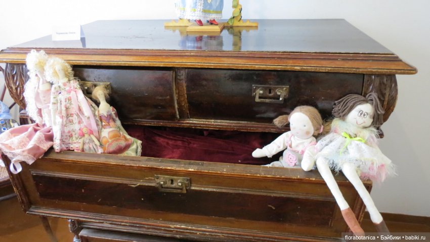 Кто в детстве в куклы не играл