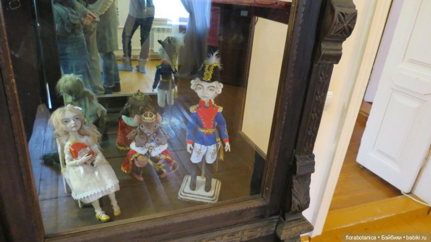 Кто в детстве в куклы не играл