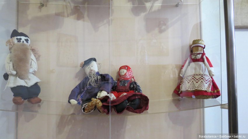 Кто в детстве в куклы не играл