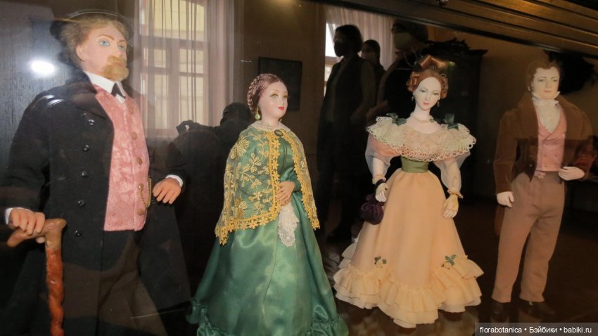 Кто в детстве в куклы не играл