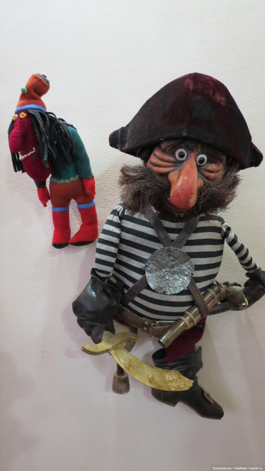 Кто в детстве в куклы не играл