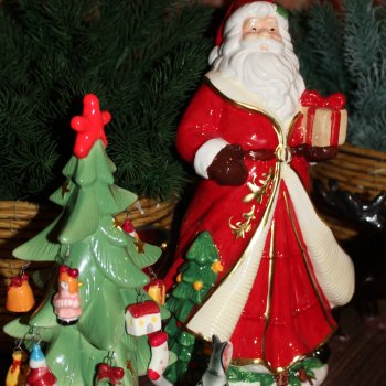 Фарфоровые новогодние  фигурки