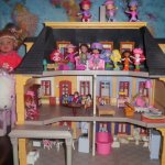 кукольный домик Playmobil  с его обитателями и ароматными куколкамии-ягодками Strawberry Shortcake США ...