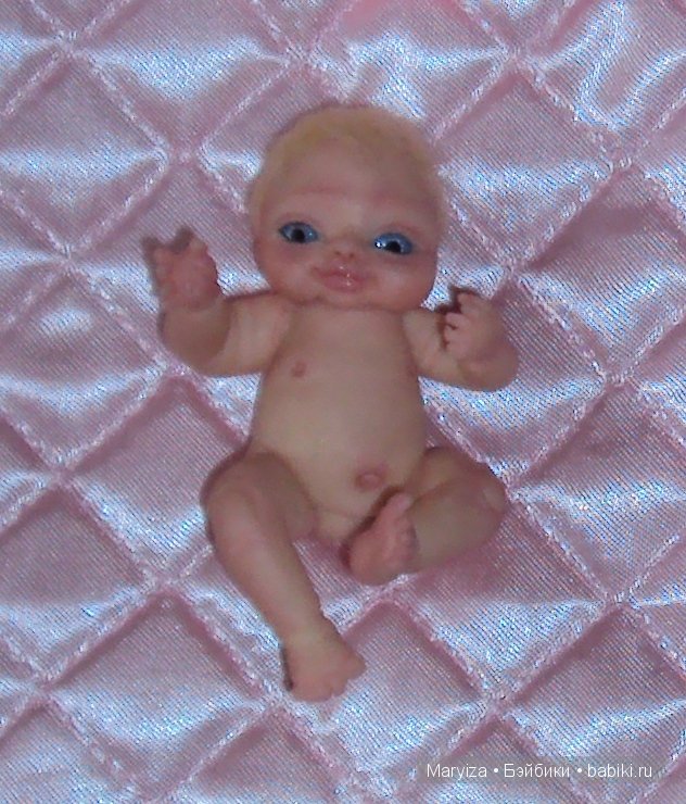 Малютка из пластики Варечка ООАК. Мини кукла (фото 2)