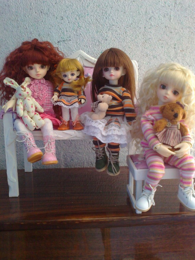 Momocolor, Dollzone