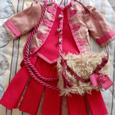 Костюм  для вашей красивой антикварной  куклы .
