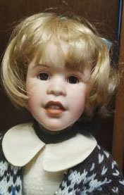 Достала из коробок кукол Готц