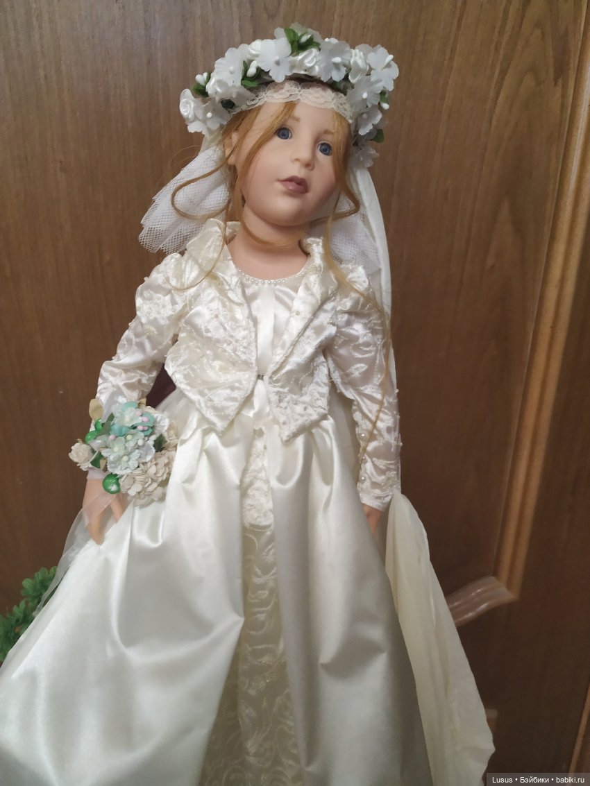 Достала из коробок кукол Готц