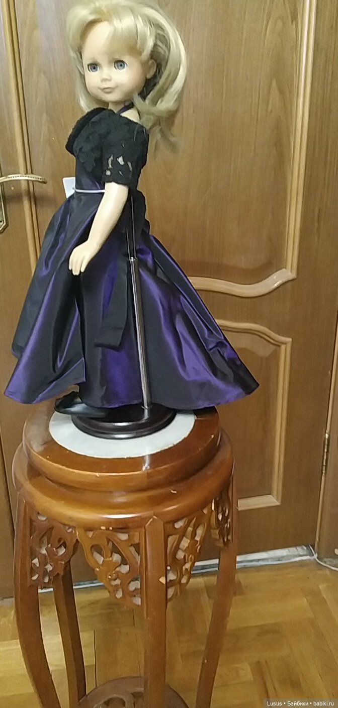 Достала из коробок кукол Готц