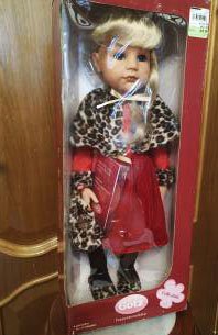 Достала из коробок кукол Готц