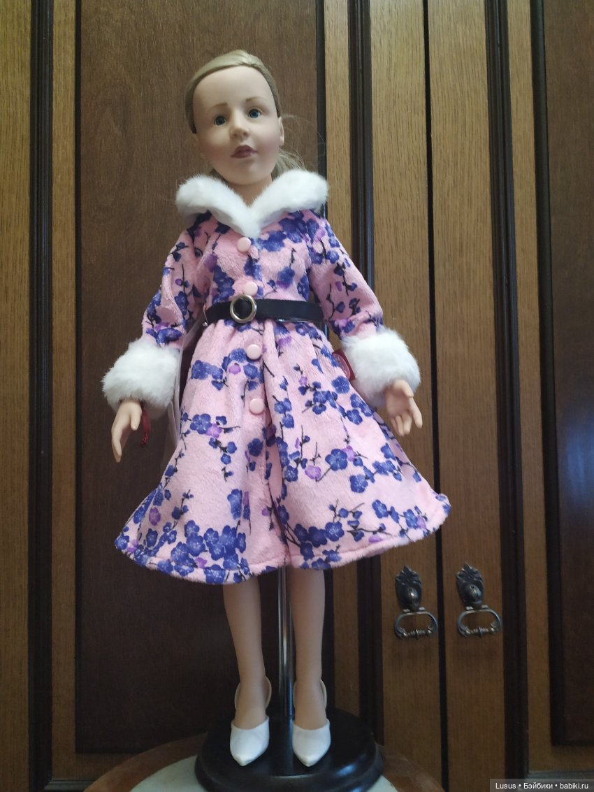 Достала из коробок кукол Готц
