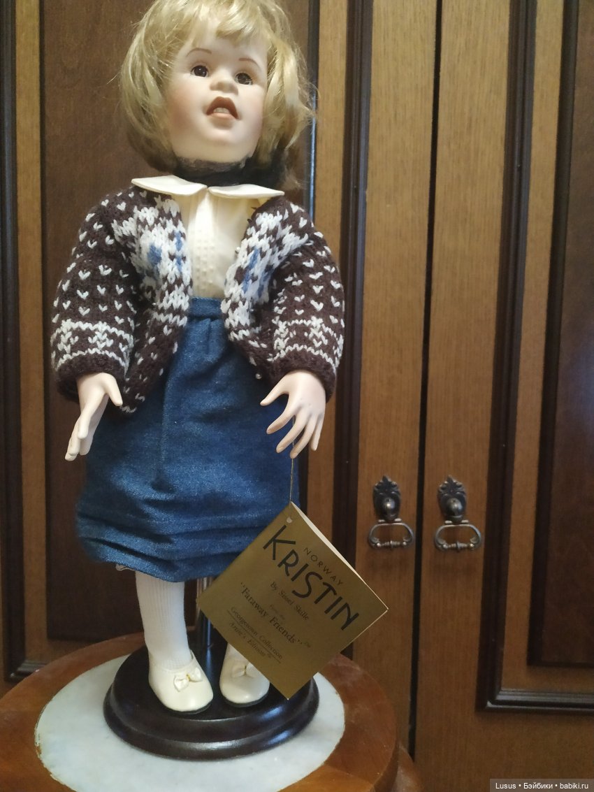 Достала из коробок кукол Готц