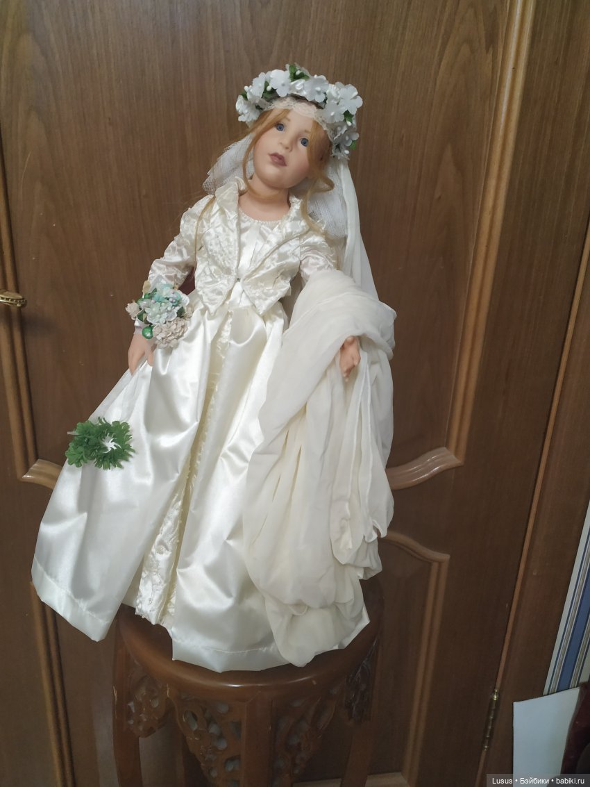 Достала из коробок кукол Готц