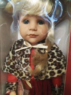 Достала из коробок кукол Готц