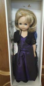 Достала из коробок кукол Готц