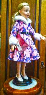 Достала из коробок кукол Готц