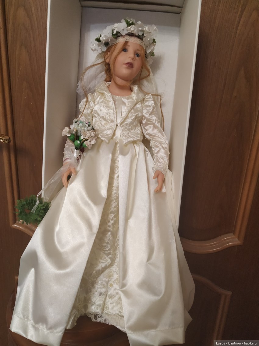Достала из коробок кукол Готц
