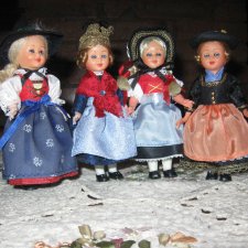 Винтажные куколки в национальных костюмах,фабрика Querzola Marco Италия
