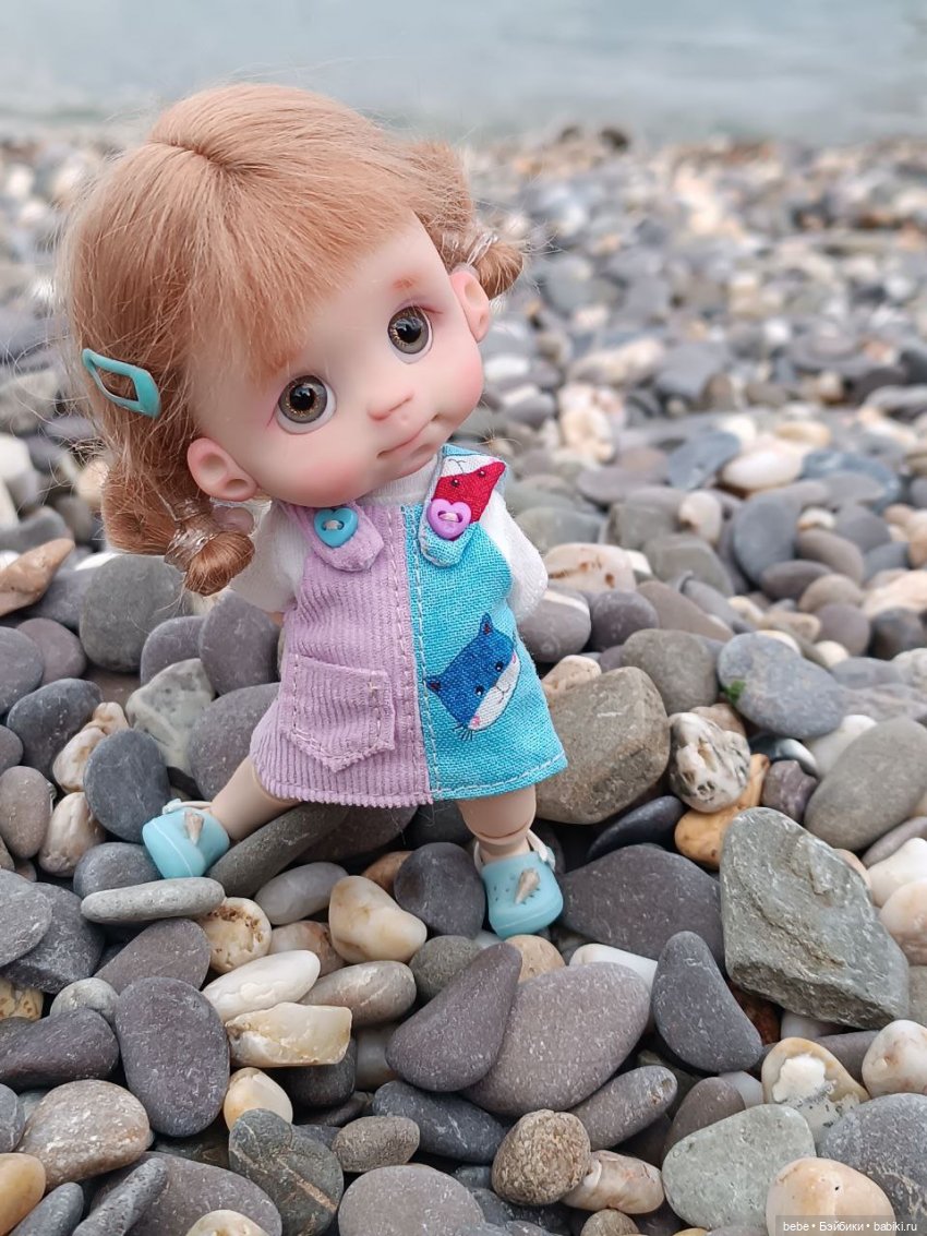 Море шепчет не грусти, лучше в гости приходи. Подарю тебе ракушку, ласково шепну на ушко. Искупаю в пене даже, полежишь со