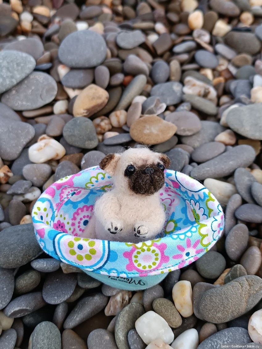 Море шепчет не грусти, лучше в гости приходи. Подарю тебе ракушку, ласково шепну на ушко. Искупаю в пене даже, полежишь со