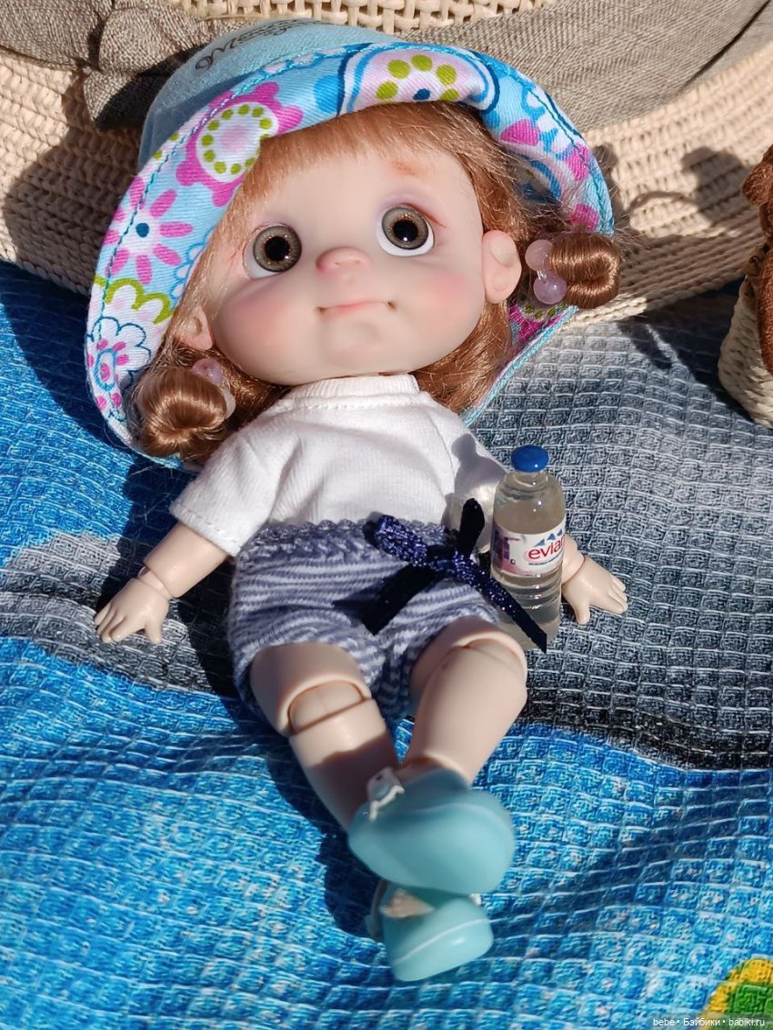 Море шепчет не грусти, лучше в гости приходи. Подарю тебе ракушку, ласково шепну на ушко. Искупаю в пене даже, полежишь со