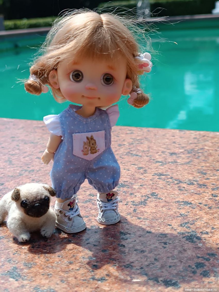 Море шепчет не грусти, лучше в гости приходи. Подарю тебе ракушку, ласково шепну на ушко. Искупаю в пене даже, полежишь со