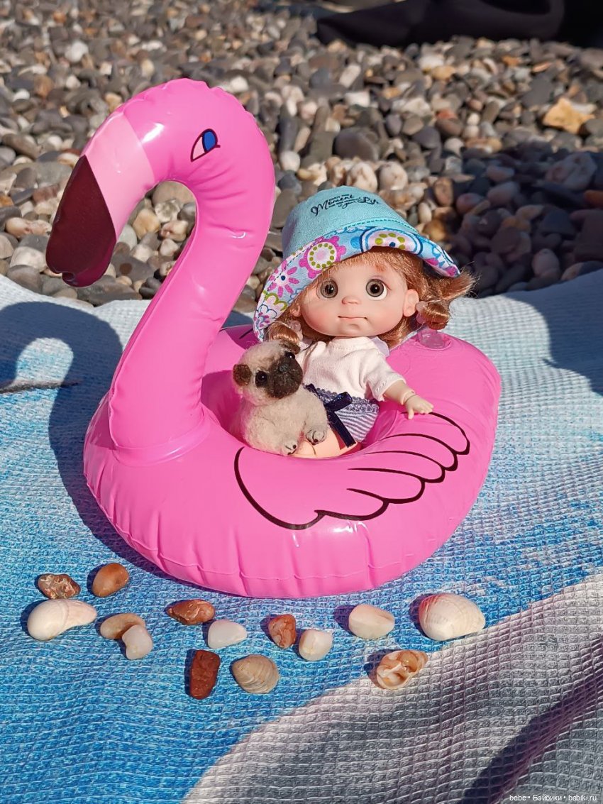 Море шепчет не грусти, лучше в гости приходи. Подарю тебе ракушку, ласково шепну на ушко. Искупаю в пене даже, полежишь со