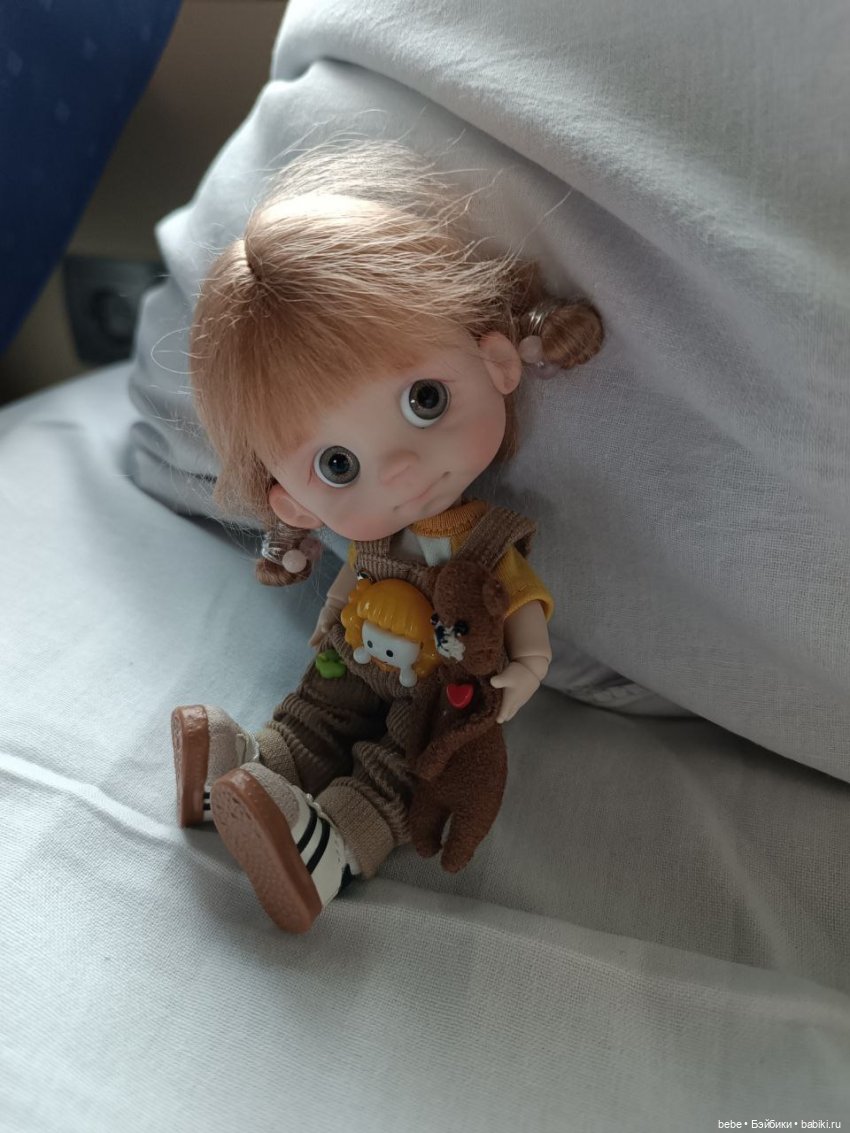 Море шепчет не грусти, лучше в гости приходи. Подарю тебе ракушку, ласково шепну на ушко. Искупаю в пене даже, полежишь со