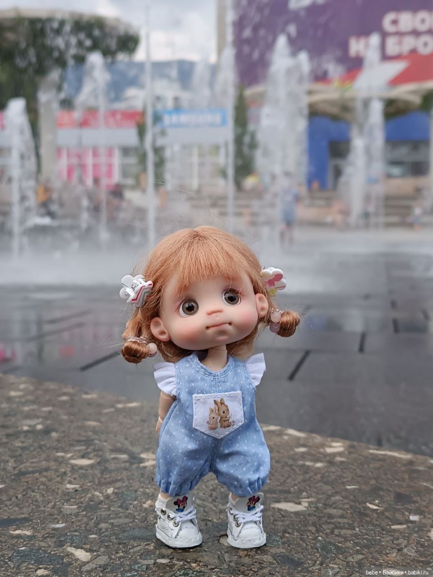 Море шепчет не грусти, лучше в гости приходи. Подарю тебе ракушку, ласково шепну на ушко. Искупаю в пене даже, полежишь со