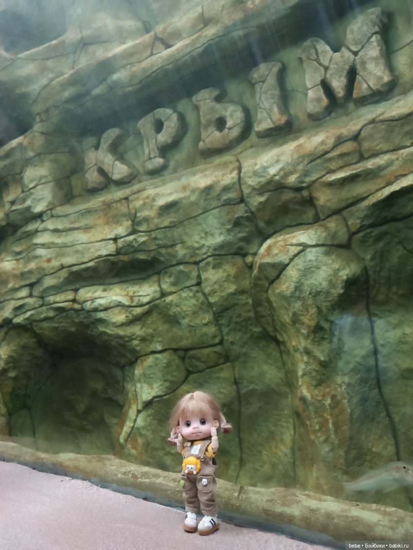 Море шепчет не грусти, лучше в гости приходи. Подарю тебе ракушку, ласково шепну на ушко. Искупаю в пене даже, полежишь со